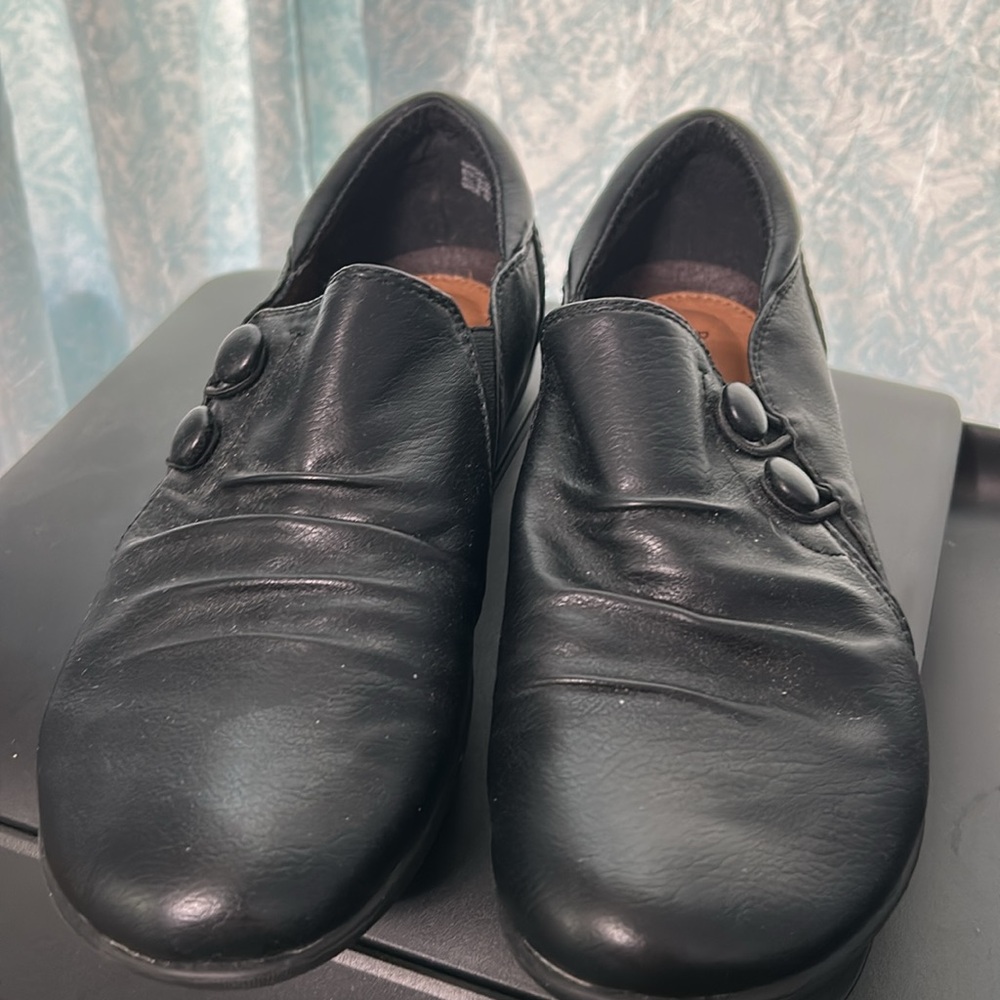 Women’s Black Leather Shoes by Baretraps stylish size 8 1/2